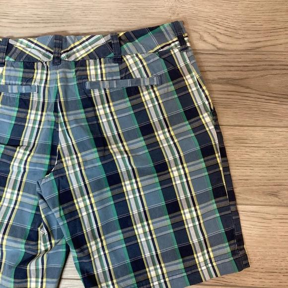 Old Navy Flat Front Plaid Bermuda Shorts Embroidered 6 - Picture 7 of 10